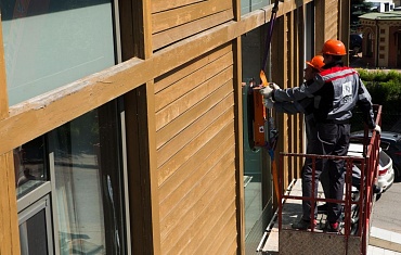 Остекление фасада вакуумным захватом